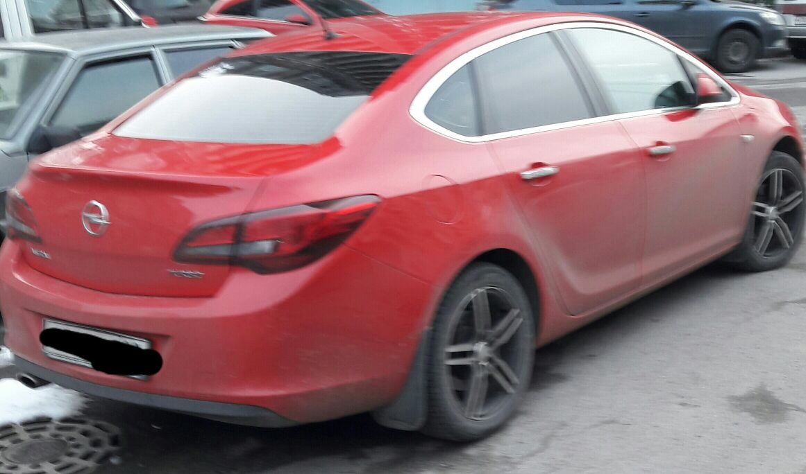 Фото Opel Astra J 2013 года выпуска